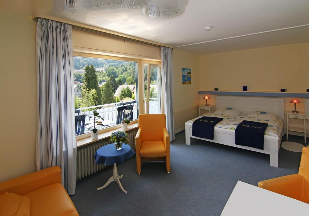 Hotel Sonnenhof Garni Bad Herrenalb Room photo